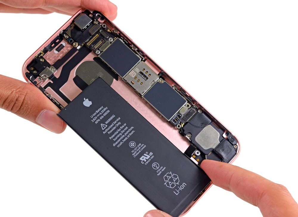 Как заменить батарею на iPhone 6s Plus